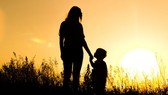 Con muốn dắt mẹ đi khắp nơi