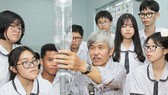 Thầy Phạm Đông Phương, giáo viên bộ môn Vật lý, Trường THPT Nam Kỳ Khởi Nghĩa (quận 11). Ảnh: HOÀNG HÙNG