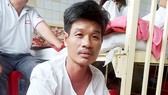 Gia đình nghèo cùng vào bệnh viện