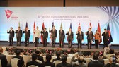 Thủ tướng nước chủ nhà Lý Hiển Long và Bộ trưởng Ngoại giao 10 quốc gia ASEAN