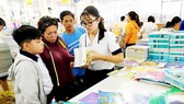 Thế độc quyền khép kín trong biên soạn, phát hành sách giáo khoa