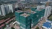 Bất động sản sẽ gặp khó khi vốn vay bị kiểm soát chặt Ảnh: CAO THĂNG