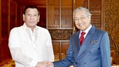 Tổng thống Philippines Rodrigo Duterte và Thủ tướng Malaysia Mahathir Mohamad ủng hộ giải pháp hòa bình ở biển Đông