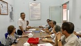 Chi bộ khu phố 1, phường 6 quận Bình Thạnh, có 3 đảng viên là cán bộ, công chức phường đang sinh hoạt định kỳ