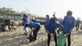 Ra quân làm sạch biển Sầm Sơn
