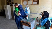 Cử tri Afghanistan bỏ phiếu tại điểm bầu cử Tổng thống ở Jalalabad ngày 28-9-2019. Ảnh: TTXVN