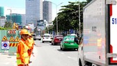 Đường Nguyễn Hữu Cảnh bắt đầu thi công sửa chữa vào sáng 5-10. Ảnh: NLĐ