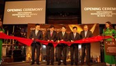 Lãnh đạo Vietcombank cắt băng khai trương Văn phòng đại diện tại New York. Ảnh: TTXVN