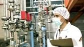 Nhân viên kỹ thuật Iran làm việc tại một cơ sở làm giàu uranium gần Tehran. Ảnh: Tư liệu