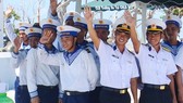 Nụ cười của cán bộ, chiến sĩ trên đảo Song Tử Tây. Ảnh: hcmcpv