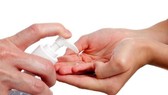 Khen thưởng các nhóm nghiên cứu phòng chống Covid-19