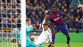 Mariano Diaz (áo trắng) ghi bàn ấn định chiến thắng 2 - 0 cho Real Madrid. Ảnh: Reuters