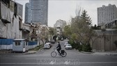 Cảnh vắng vẻ tại một tuyến phố do dịch Covid-19 ở Tehran, Iran ngày 25-3. Ảnh: THX/TTXVN