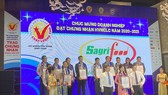 Đại diện các doanh nghiệp tại Lễ trao chứng nhận. Ảnh: SGGP ĐTTC