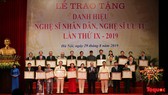 Không cào bằng danh hiệu