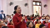 Người dân sôi nổi tham gia hỏi đáp với đại diện cơ quan chức năng. Ảnh:VGP