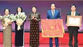 Chủ tịch Quốc hội Nguyễn Thị Kim Ngân trao danh hiệu Anh hùng Lao động cho Quỹ Bảo trợ Trẻ em Việt Nam