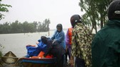 VIDEO:1,000 tons of rice supplied flood hit people