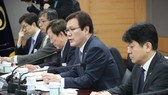 Financial Services Commission Chairman Choi Jong-ku speaks during a meeting with experts and officials on March 15, 2018, about a corporate governance reform plan. (Yonhap)
