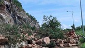 Main streets heading to Cam Ranh In't Airport disrupted traffic