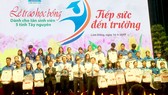 Các tân sinh viên khu vực Tây Nguyên đón nhận học bổng