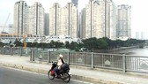 Giao dịch chung cư thời gian qua chậm lại có nguyên nhân do ngân hàng siết tín dụng bất động sản. Ảnh: HUY ANH