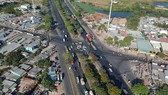 Điểm đen giao thông ngã tư Nguyễn Văn Linh - quốc lộ 50, chiều 3-4-2020. Ảnh: CAO THĂNG