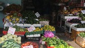 Nhiều mặt hàng kinh doanh tại chợ truyền thống đang ế ẩm