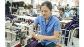 Hàng dệt may là những ngành có lợi thế nhất khi EVFTA có hiệu lực. Ảnh: ĐỨC THIỆN