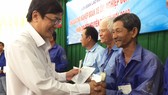 Quà xuân ấm áp nghĩa tình