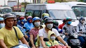 Người dân tấp nập trở lại TPHCM sau kỳ nghỉ lễ