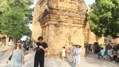 Doanh nghiệp lữ hành: Giữ khách bằng nhiều cách