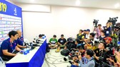 Các phóng viên Việt Nam tác nghiệp tại SEA Games 30. Ảnh: DŨNG PHƯƠNG