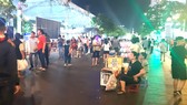 Hàng rong gây nhếch nhác phố đi bộ Nguyễn Huệ