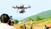 Việc cất cánh flycam phải tuân thủ quy định pháp luật