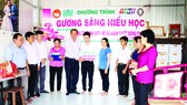 Công ty TNHH MTV Xổ số kiến thiết Đồng Tháp trao học bổng “Tiếp sức đến trường” tại thành phố Cao Lãnh