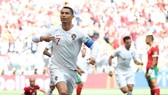 Ronaldo ăn mừng bàn thắng thứ 4
