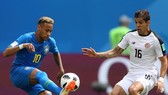 Neymar chơi rất tích cực bên cánh trái.