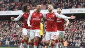 Mustafi, Aubameyang ăn mừng bàn thắng