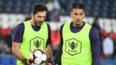 Gianluigi Buffon (trái) và Alphonse Areola ở PSG
