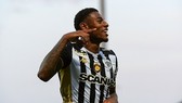 Lyon tuyển mộ cựu tiền vệ Arsenal