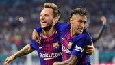 Rakitic sẽ phải sang PSG để Neymar trở lại Barca