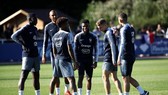Didier Deschamps và thói quen đóng sâp cánh cửa đội tuyển Pháp