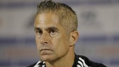 Aulas gây áp lực với Juninho, Sylvinho thừa nhận lo lắng