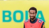 Neymar trở thành cẩu thủ trẻ nhất khoác áo Brazil 100 lần