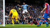 Man City - Crystal Palace 2-2: Aguero ghi cú đúp, Fernandinho đốt lưới nhà