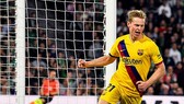 De Jong (Barcelona) mừng bàn thắng