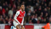 Vì sao Aubameyang nên ở lại Arsenal hơn là sang Man United