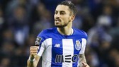 PSG triển vọng với Alex Telles, nhưng vẫn lo mất Kylian Mbappe