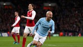 David Silva ăn mừng bàn thắng
